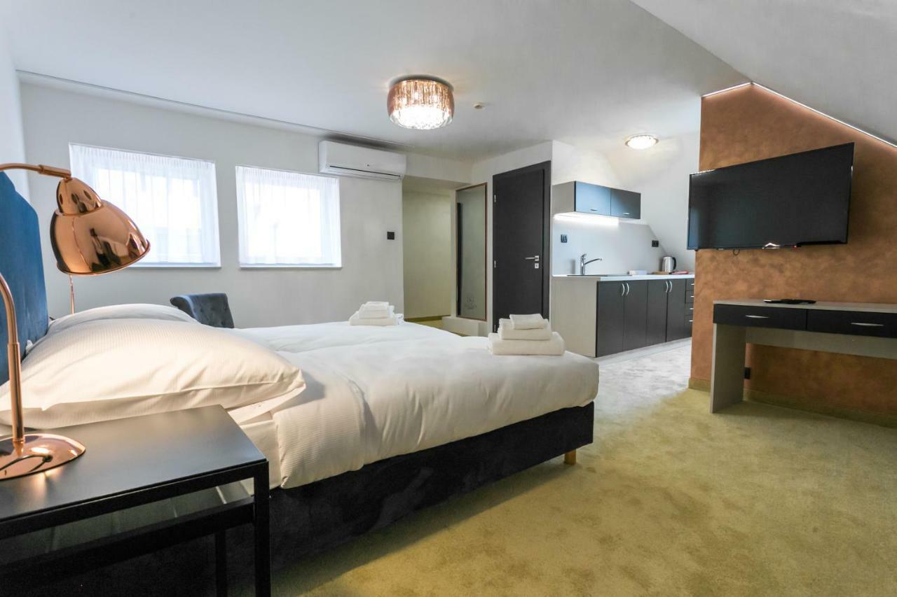 Apart Hotel Golden Apartments โกชิเซ ภายนอก รูปภาพ