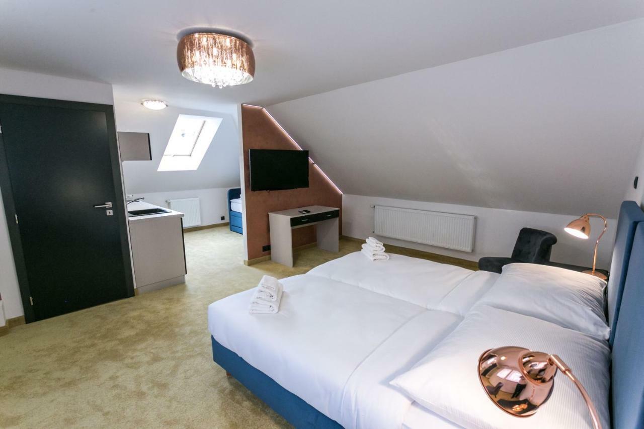 Apart Hotel Golden Apartments โกชิเซ ภายนอก รูปภาพ